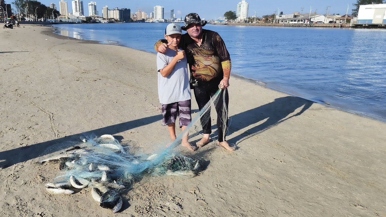 Pesca de tarrafas. 02-02-25, manhã. Que demais!!! Barra de Tramandaí, RS. Muitos peixes. #pesca