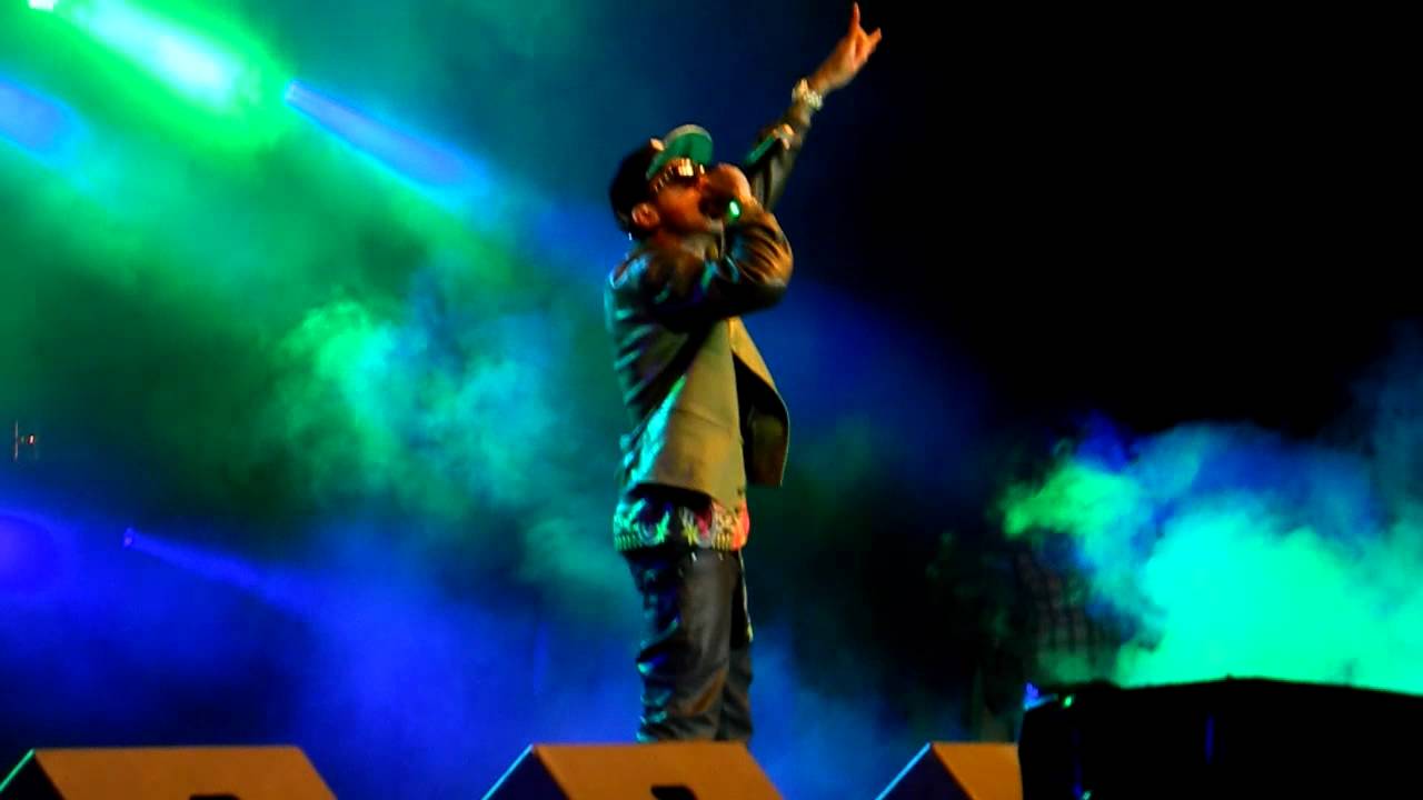 Tyga Live in Touch The Air Switzerland 2012(Begging)