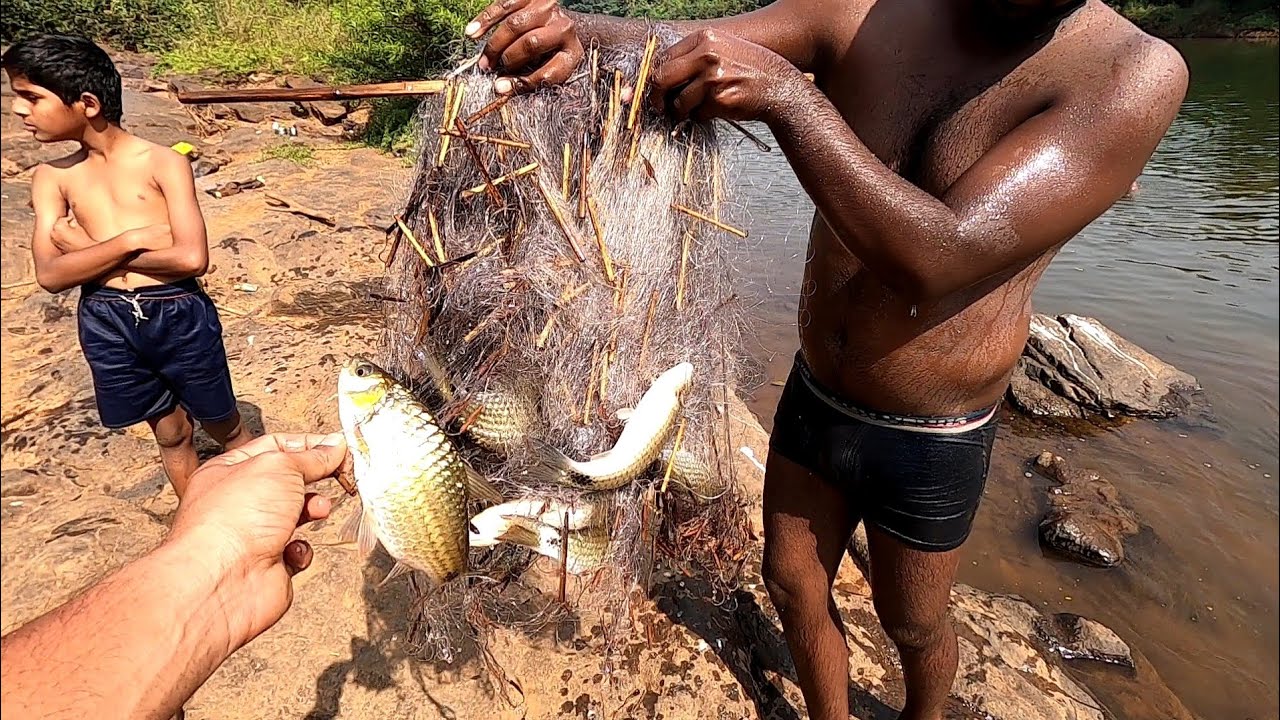 गावातील लोकांची नदीतील तुफान मासेमारी 😳 | koknatil masemari |#best_fishing_video #kokan