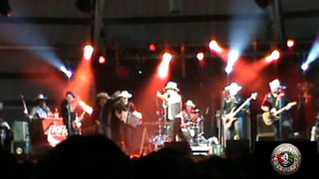 Los Zopilotes Txirriaos Carpa UPNA 2011