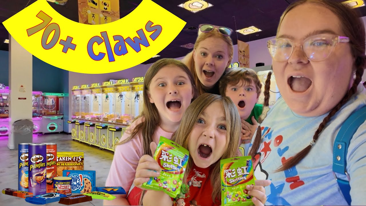 We found a SNACK ARCADE?! || Gatcha Snacks Orlando
