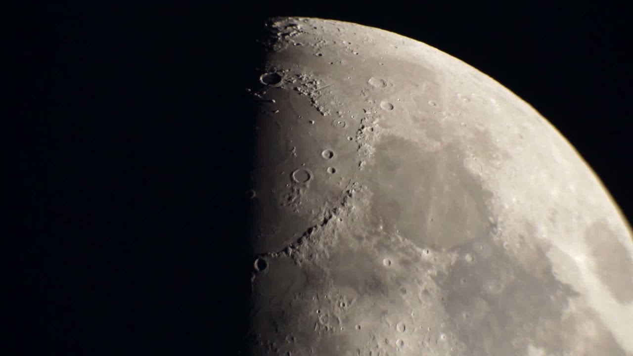 Luna al telescopio Skywatcher Skyliner Flextube 12