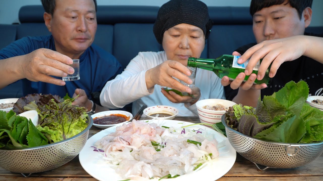 소주 한 잔과 싱싱한 각종 회! 도다리, 가오리, 옥돔 (Raw fish - Flounder, Ray, Sea bream) 회 먹방!! - Mukbang eating show