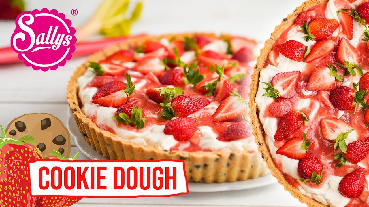 Erdbeer-Rhabarber Cookie Dough Tarte / Sallys Welt