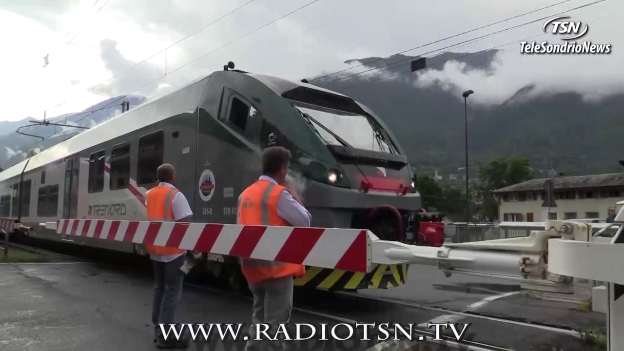Sbarre alzate al passaggio del treno, ora basta