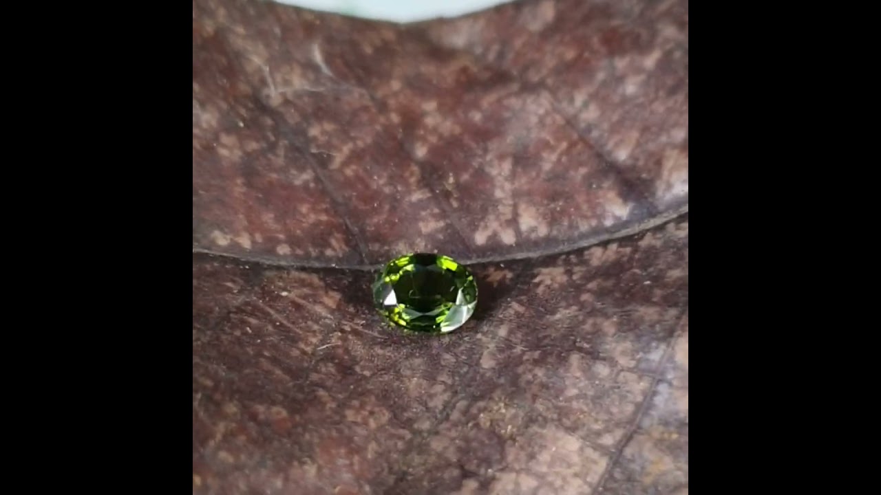 Natural Green Zircon 1.71 crt #chrysoberyl #ruby #emerald #yellowsapphire #rubyburma #cateye
