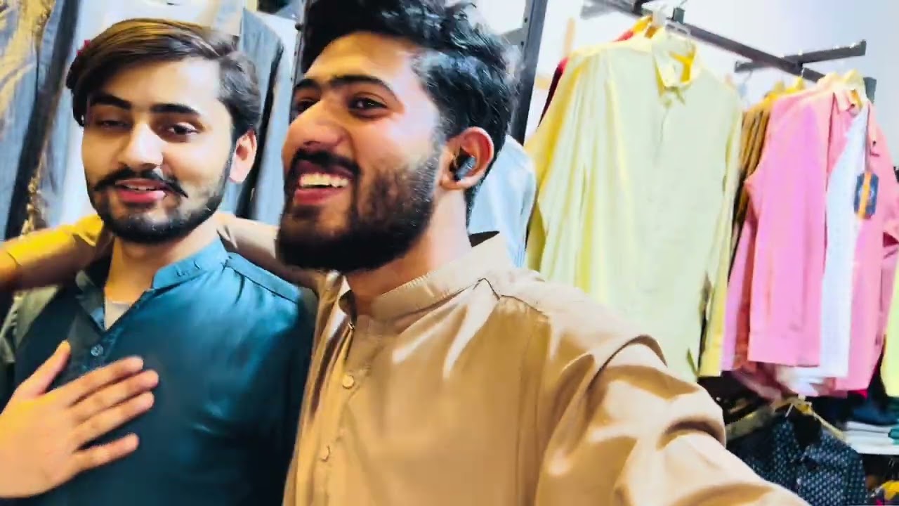 Bary bahiya sy eid ki shopping hy mazy 🙈🤪💯