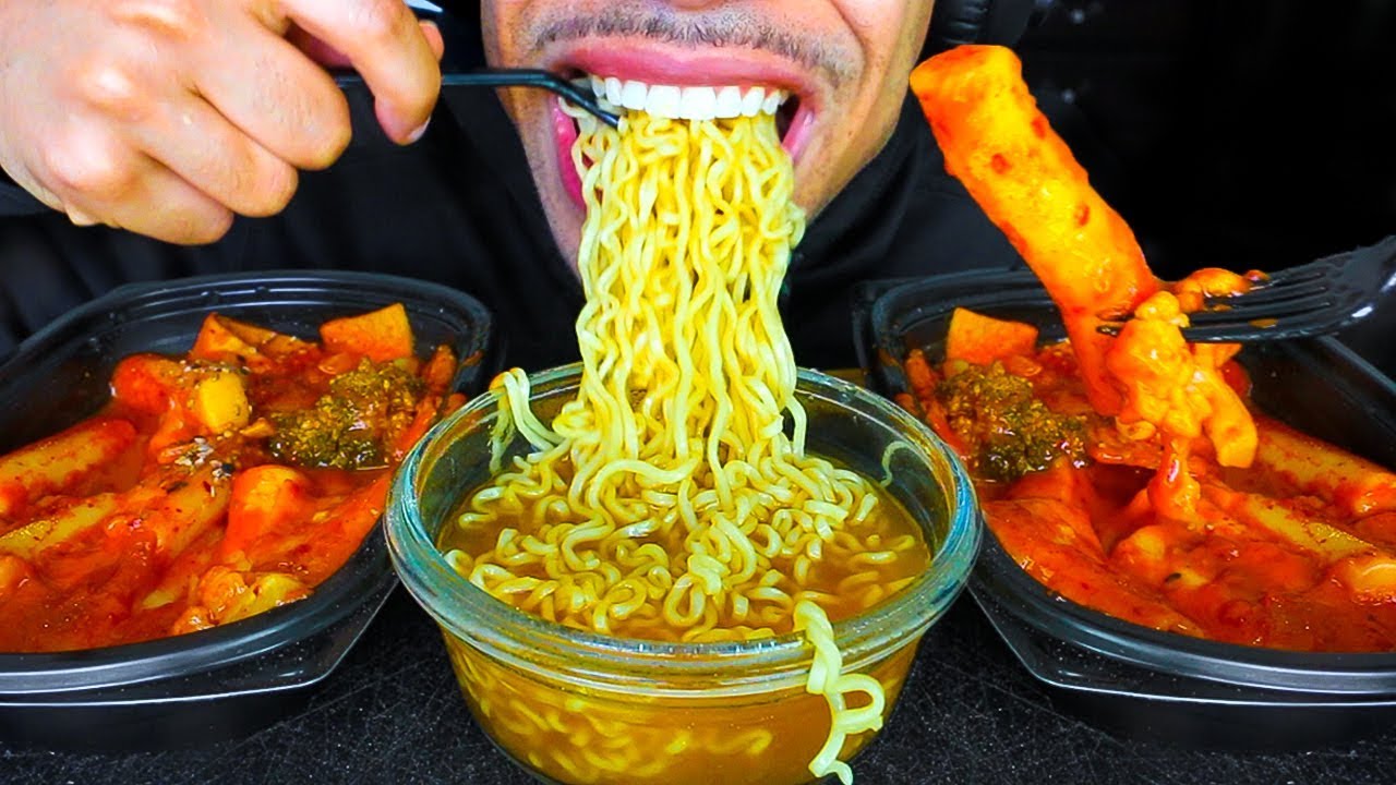ASMR CHEESY KOREAN SPICY RICE CAKE NOODLES TTEOKBOKKI DDEOKBOKKI 떡볶이 EATING SHOW MUKBANG 먹방