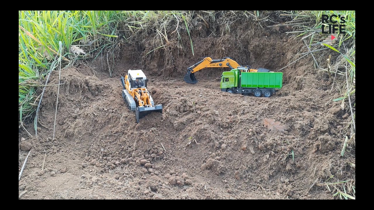 Escavatore working  k970 LR636 r 1:50