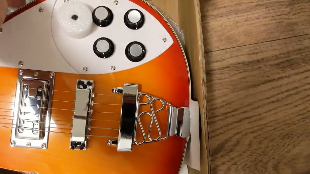 Unboxing a Harley Benton RB-600CS Classic Series