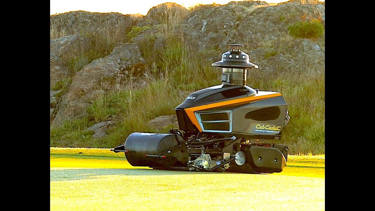 Victoria Golf Club tests the Cub Cadet RG3 Robot Green cutter 4 min.