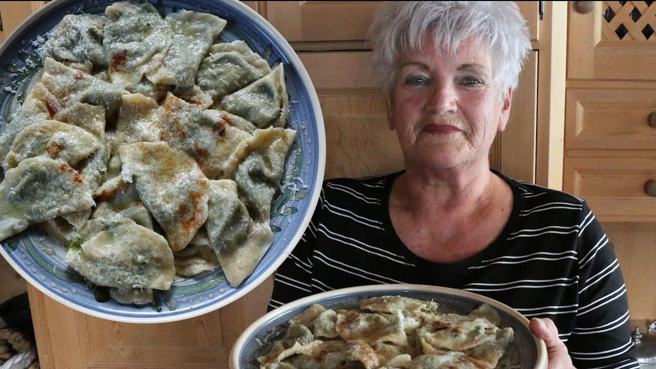 Pasta Grannies discover spinach ravioli called crafuncins from the Süd Tirol!