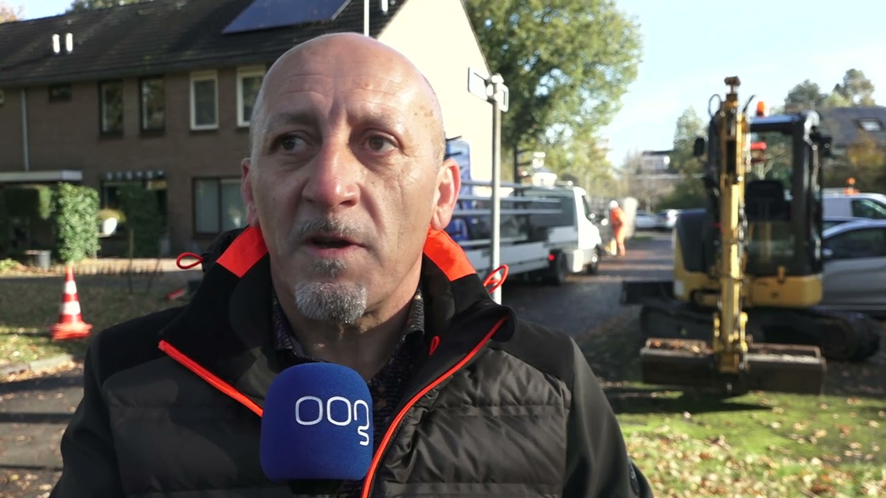 In Haren worden honderden lantaarnpalen vervangen: ‘Hier zijn we wel even zoet mee’