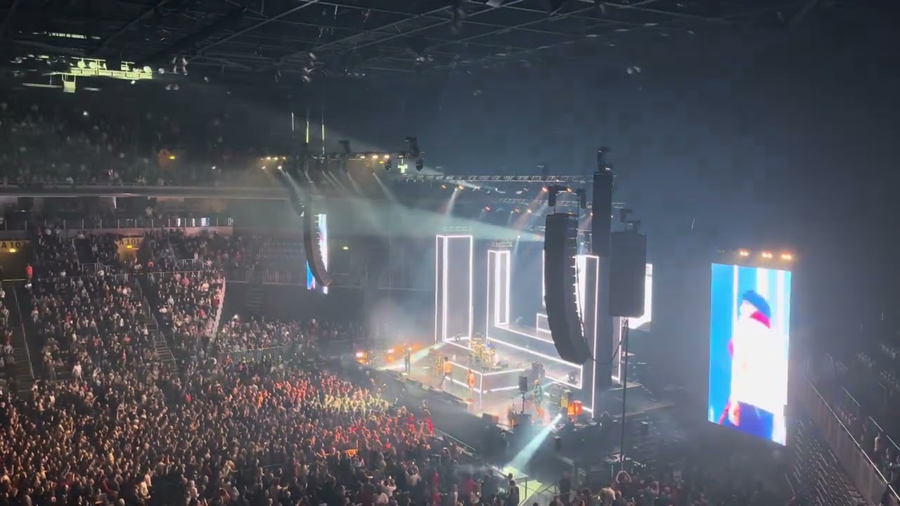 Plavi orkestar - Neka ljubi se istok i zapad / Live @ Arena Zagreb 14.02.2025.