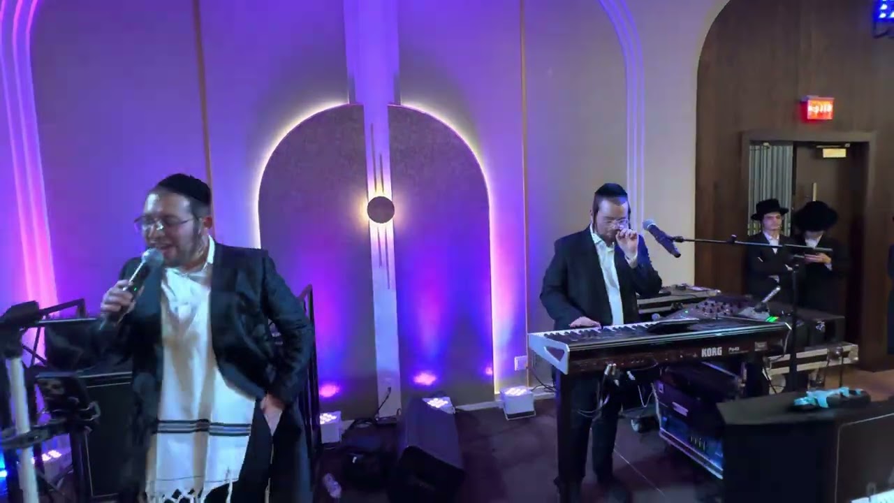 Shmili Landau on the keys & Kalmy Schwartz @ Liezer Szabovitz & Lelfkowitz fire. 🔥 