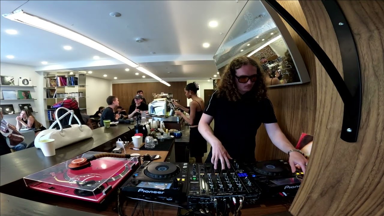 FAMÉ SESSION - RESTONFLEX (LIVE FROM CAFE FAMÉ)