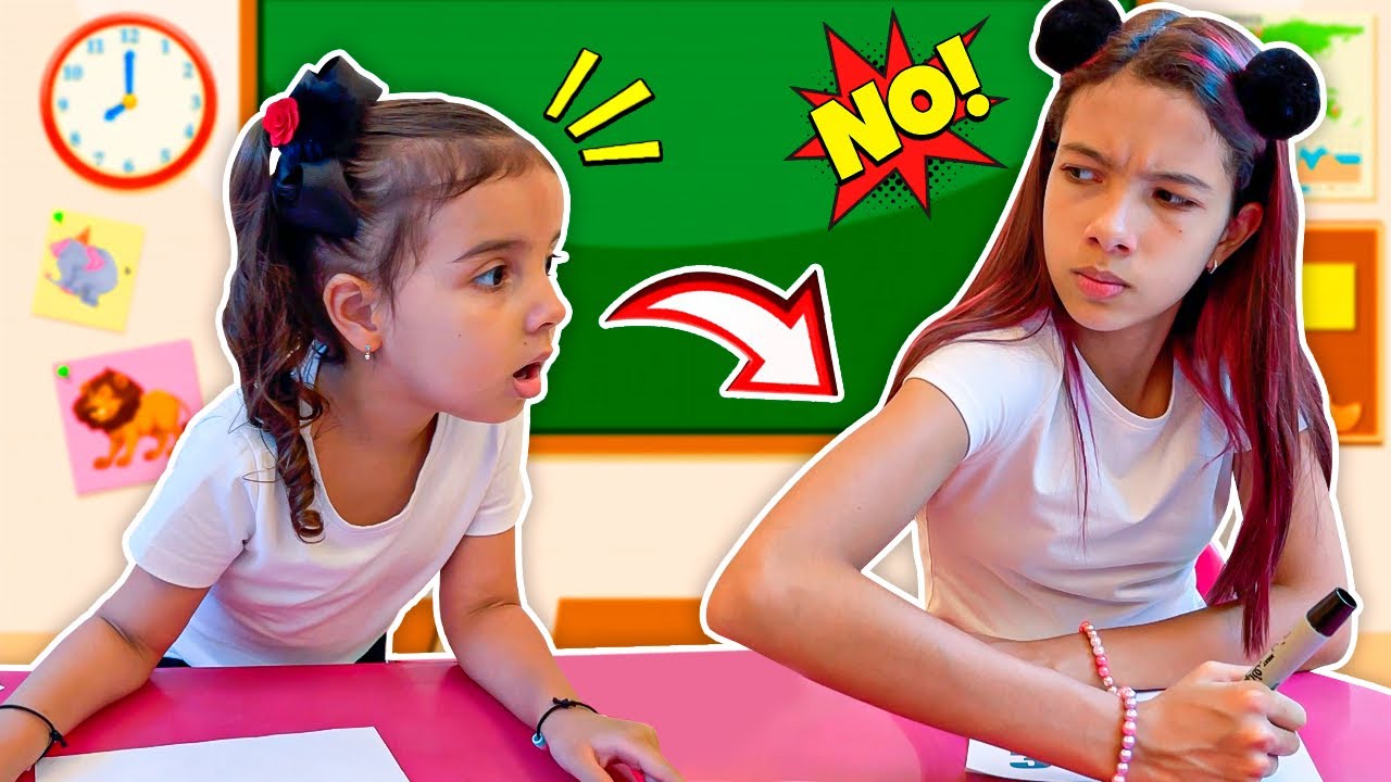 Manu e seus amigos na escola em casa