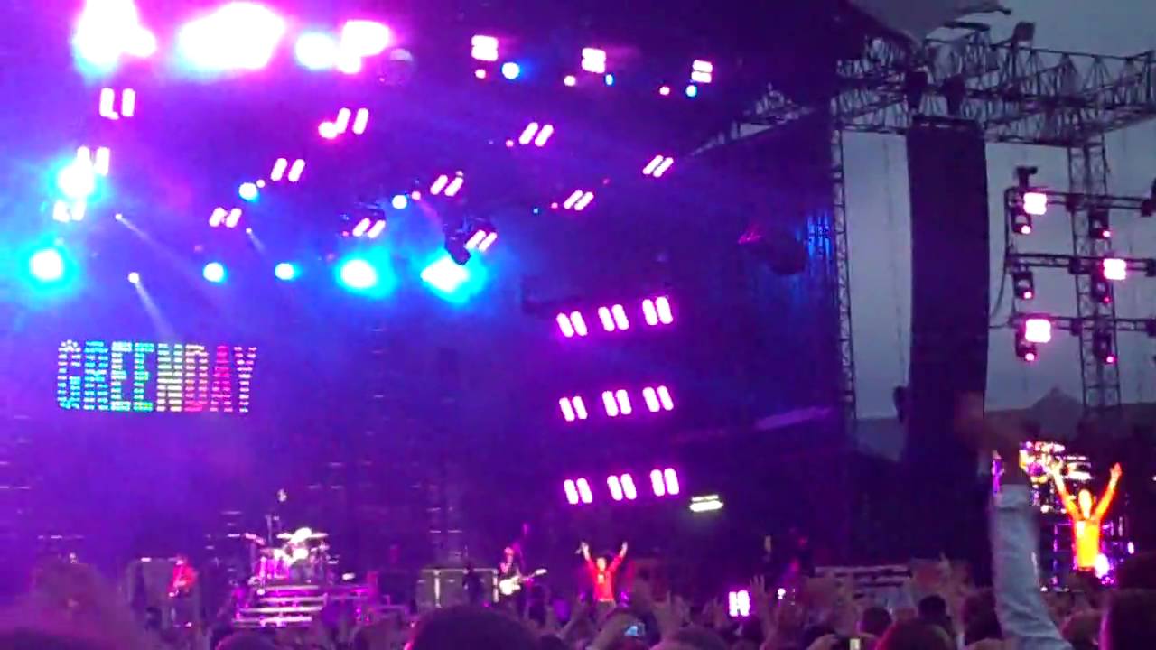 Tre Cool singing & Billie on Drums - Green Day live in Dublin Marlay Park