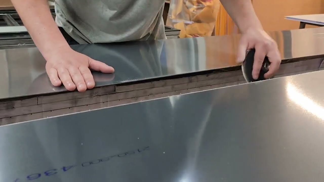 Kratex - produkcja drzwi aluminiowych i wypełnień drzwiowych z HPL i PVC