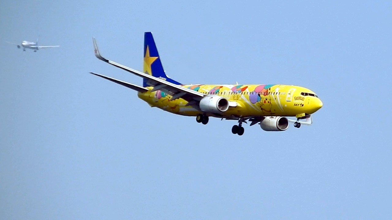 春一番が飛行機を揺らす。2月23日の羽田空港B滑走路