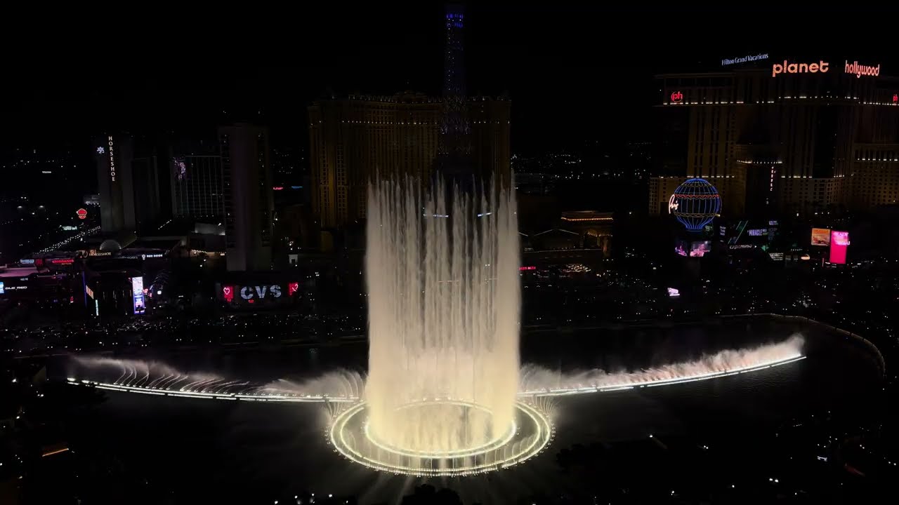 Fountains of Bellagio - “Carol Of The Bells & Santa Baby” (Night)