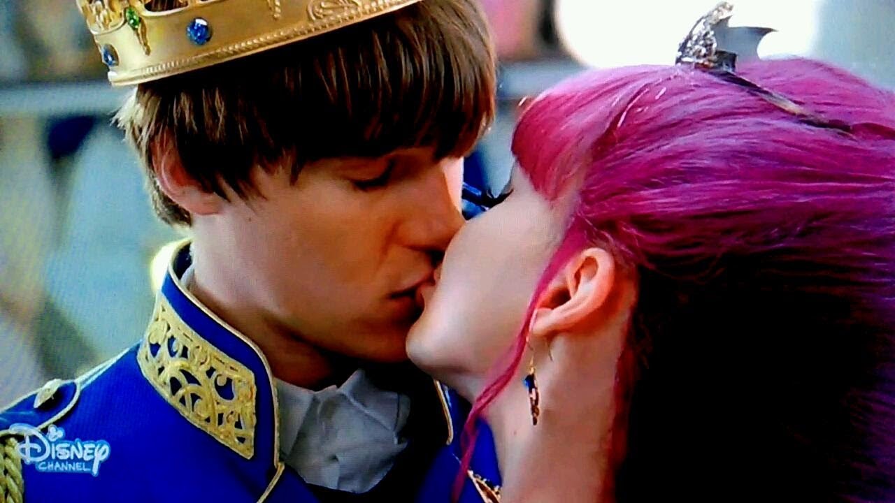 Disney Descendants 2 - Mal and Ben kiss scene HD