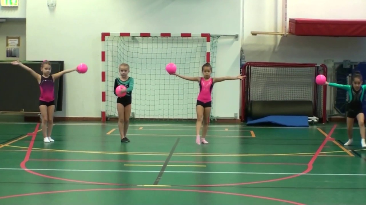 Rytmisk gymnastik. Boll. Estetisk gymnastik. SAG. Flickor är 6 år