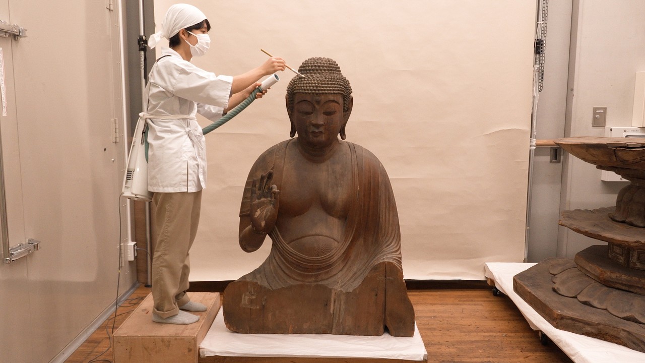 彫刻修理の工程１「クリーニング・調査」