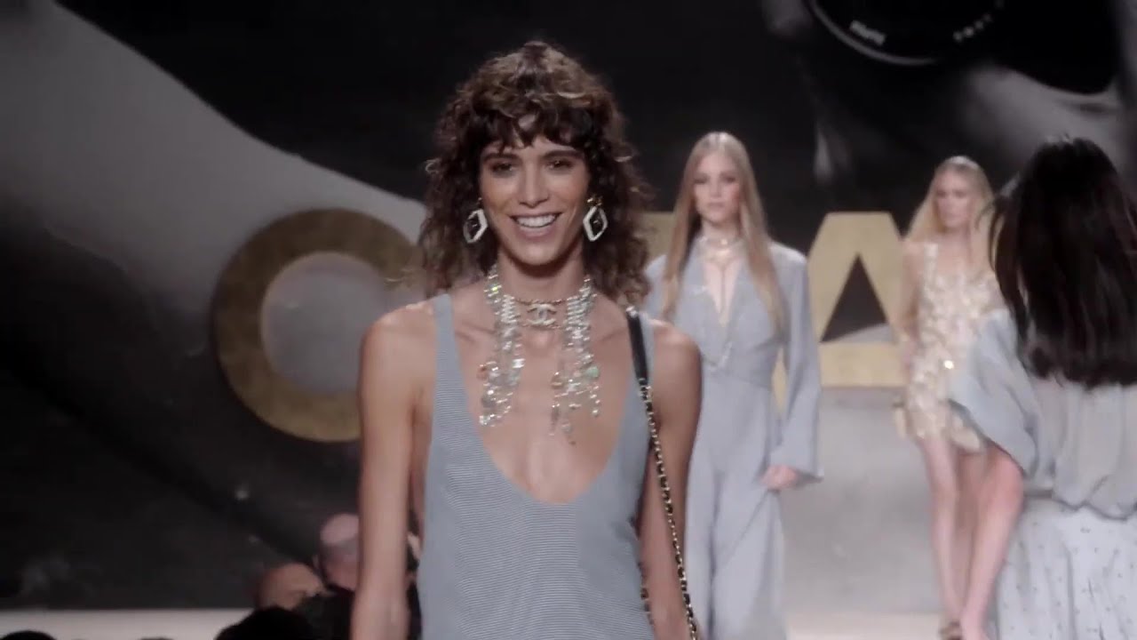 Chanel Fashion Show 2022 (SS22) Paris Fashion Week 👗