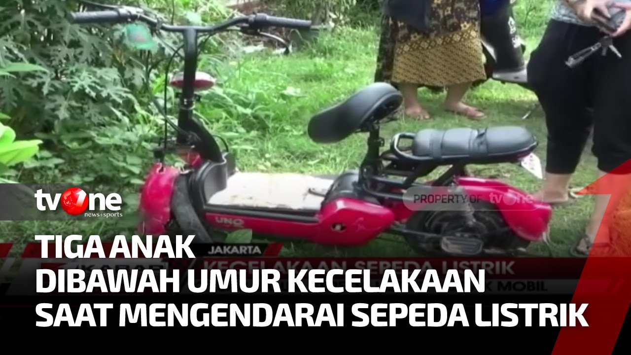Diduga Keluar Jalur, Bocah Naik Sepeda Listrik Tabrak Mobil | Kabar Petang Pilihan tvOne