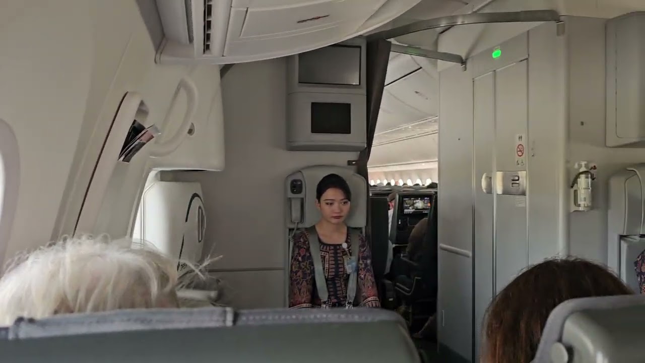 Adelaide Landing on SIA B787-10