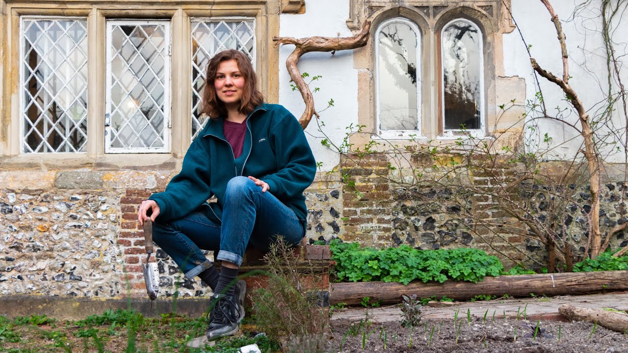 LIFE IN A 16th CENTURY TUDOR FARMHOUSE | starting a herb garden!