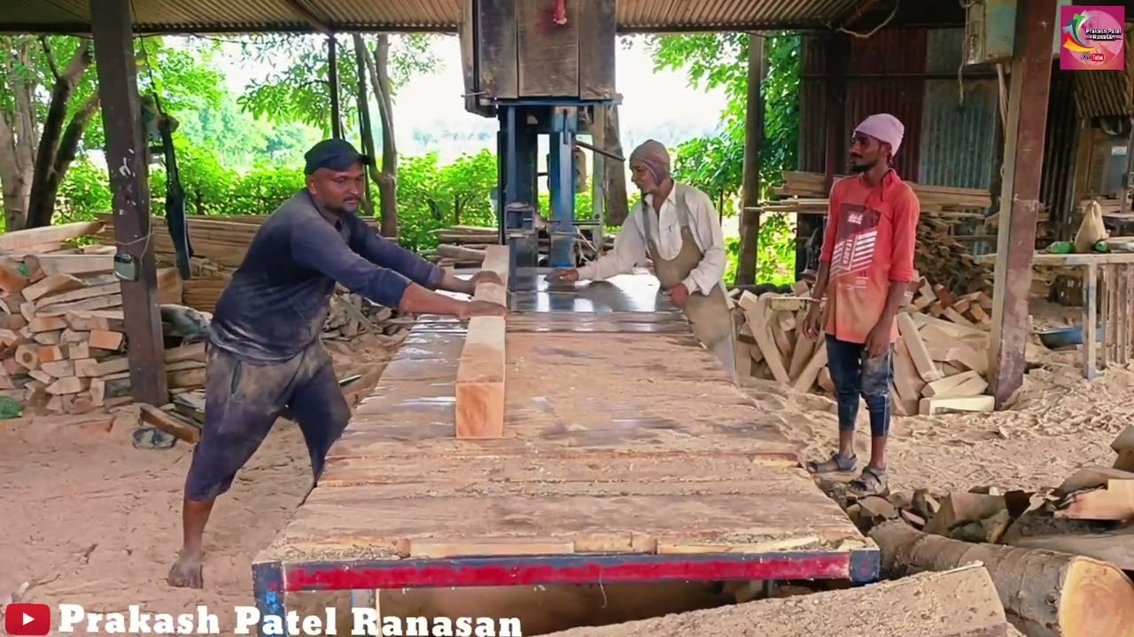 Dangerous Wood Chopping Skills by an Indian Craftsman @SMWChanel