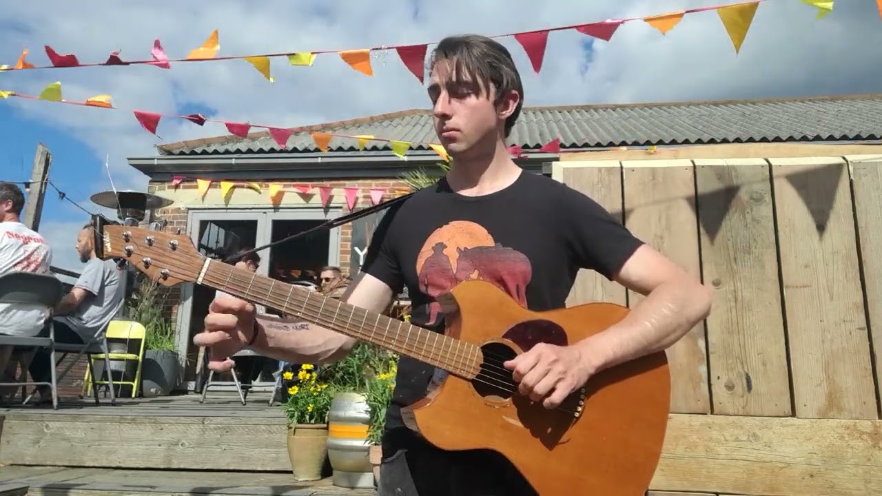 Wayfaring Stranger at the hopyard in Forest Row