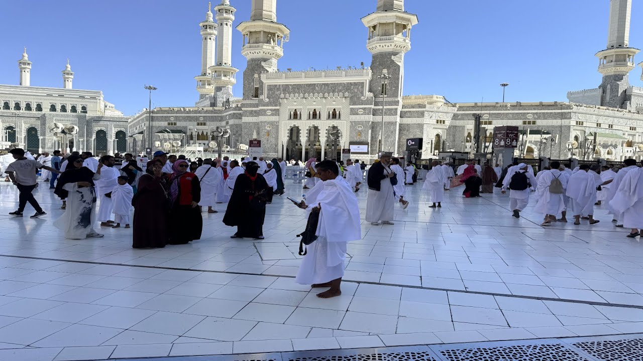 Walking in Makkah Masjid Ul Haram Day Time 