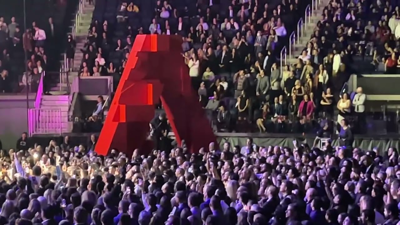 Katy Perry, I Kissed a Girl, Adobe 40th Anniv Party, December 8, 2022, San Francisco