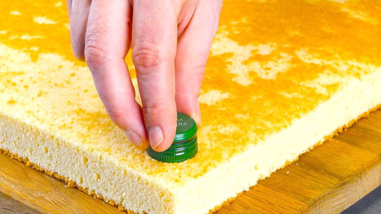 Pressez un bouchon à vis classique dans le gâteau : le résultat est superbe !