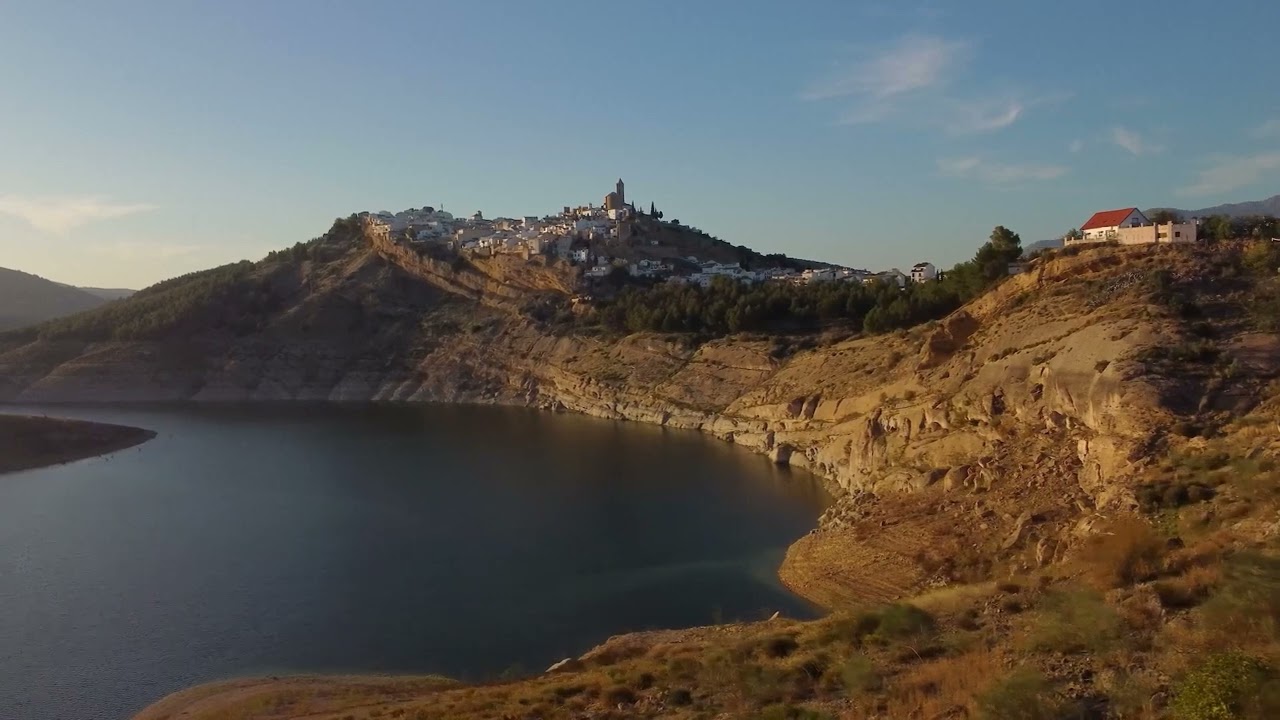 Iznajar y Montefrio a vista de dron / Iznajar y Montefrio (Andalucia, Spain) drone view