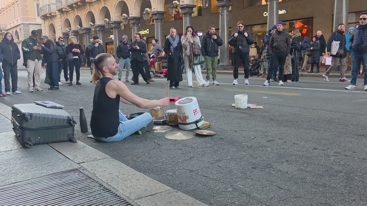 Sembrava un ragazzo qualunque, poi ha scioccato la folla! Non &egrave; umano, quello che fa &egrave; impossibile!