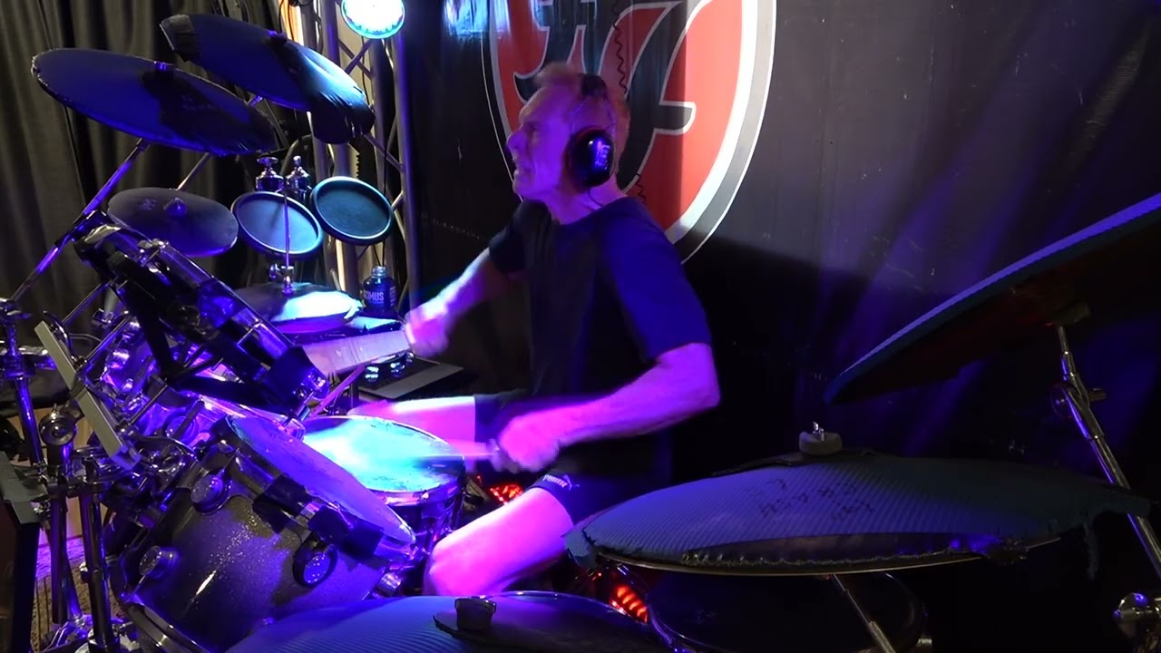 Foo Fighters (Taylor Hawkins) live 'All My Life' drum cover