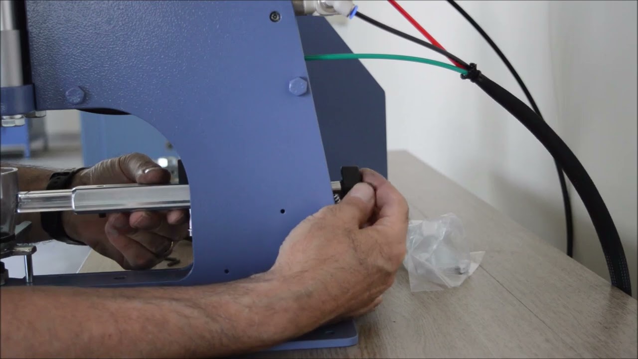 REGOLAZIONE SALVAMANO sui nostri applicatori per bottoni T12
