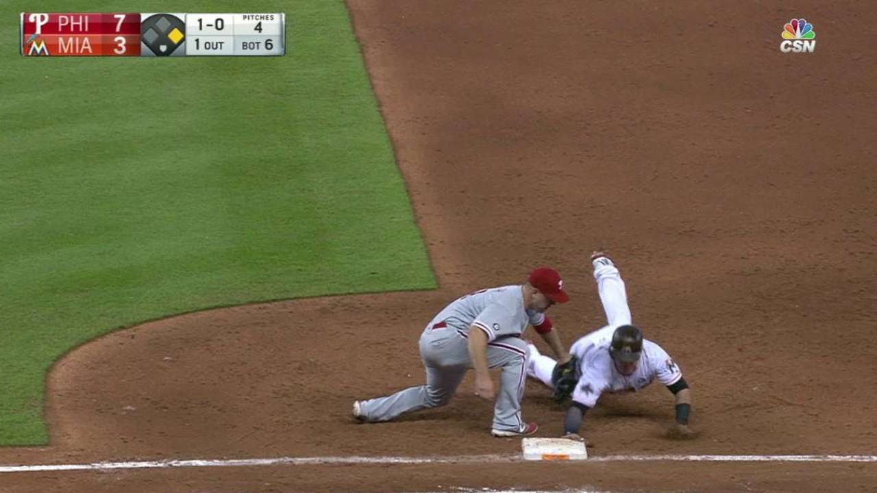 PHI@MIA: Milner picks off Bour at first base