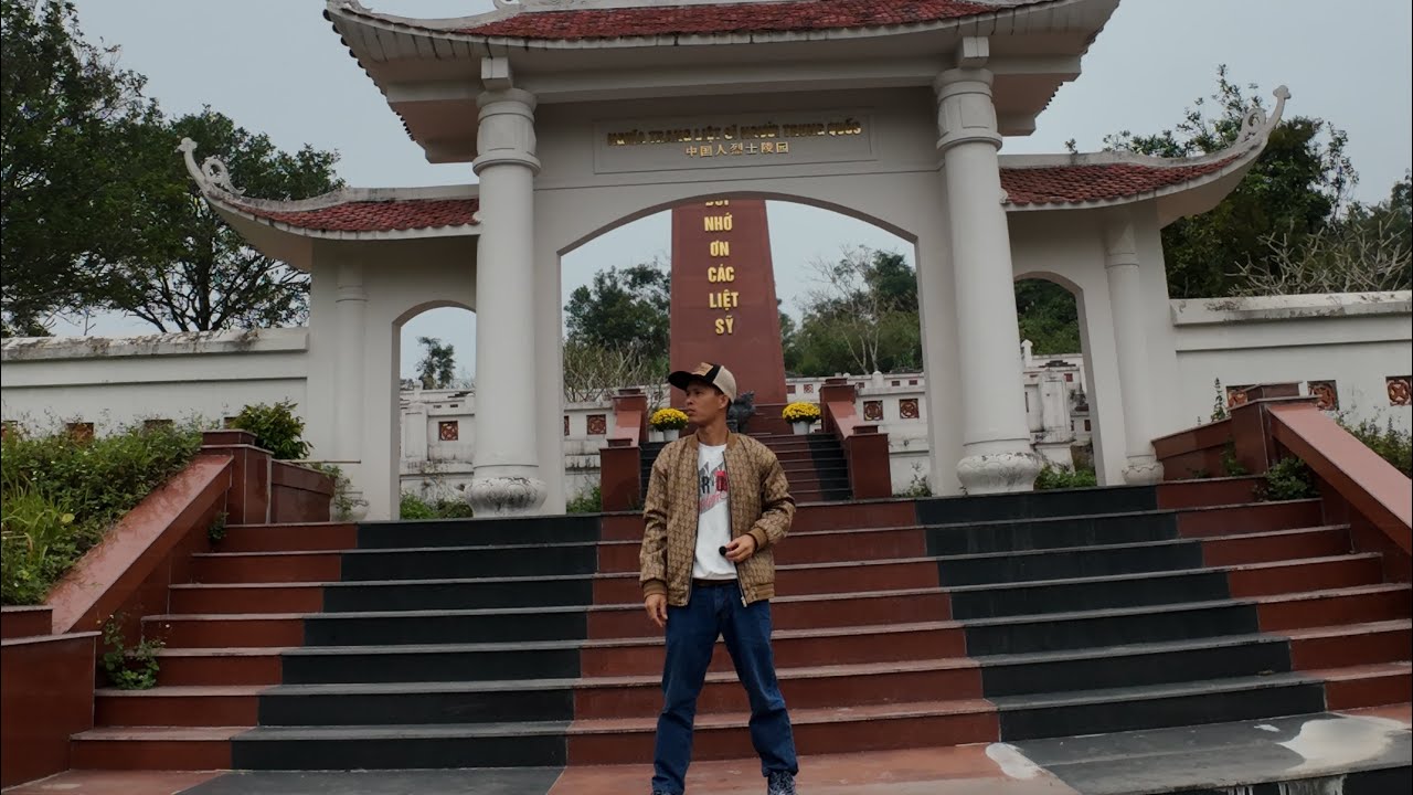 Kì lạ gặp nghĩa trang người Trung Quốc khi đổ đèo Hạ Mi
