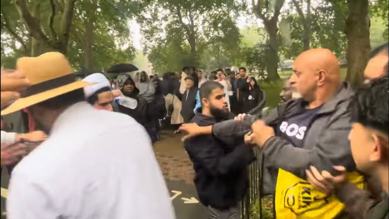 Shia Rafadi lost plot and get Physical with Br Adnan Rashid | speakers corner | police was Called | 