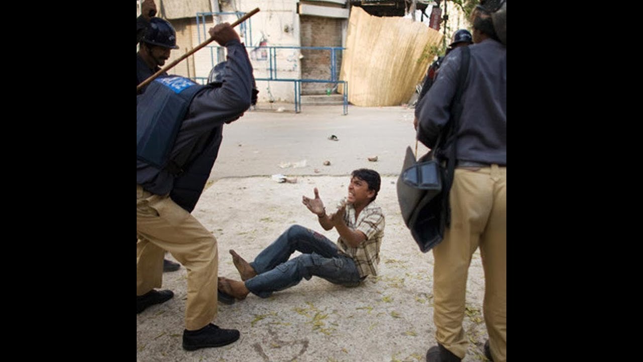 Police official slapped citizen on asking for directions