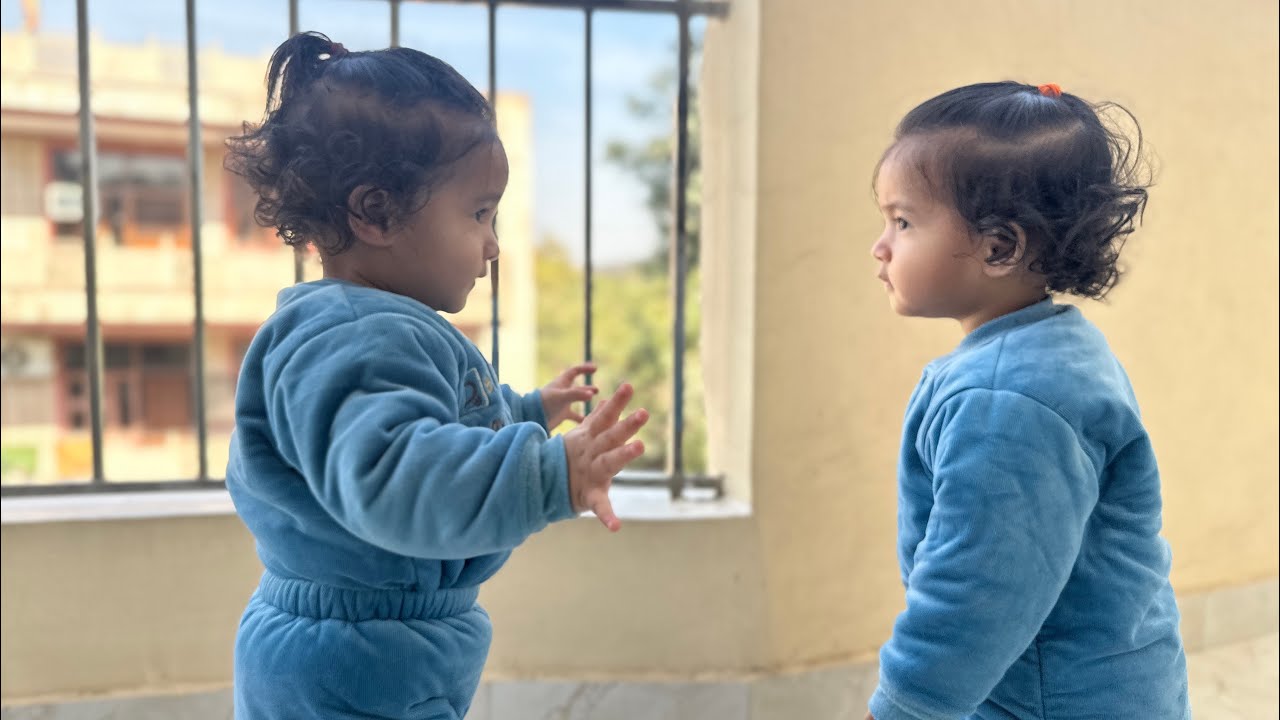 Aaj balcony mein grand entry 👩‍❤️‍💋‍👩aur khushi dekho zara 