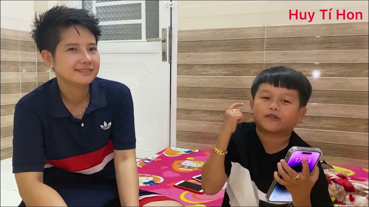 Huy T&iacute; Hon nhận được m&oacute;n qu&agrave; từ Mỹ rất l&agrave; lớn mời đ&oacute;n xem video của huy nha
