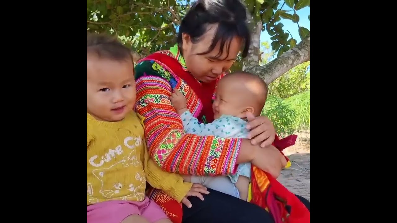 A Mother’s Pain: Thrown Out by Her Husband, Still Raised Her Children