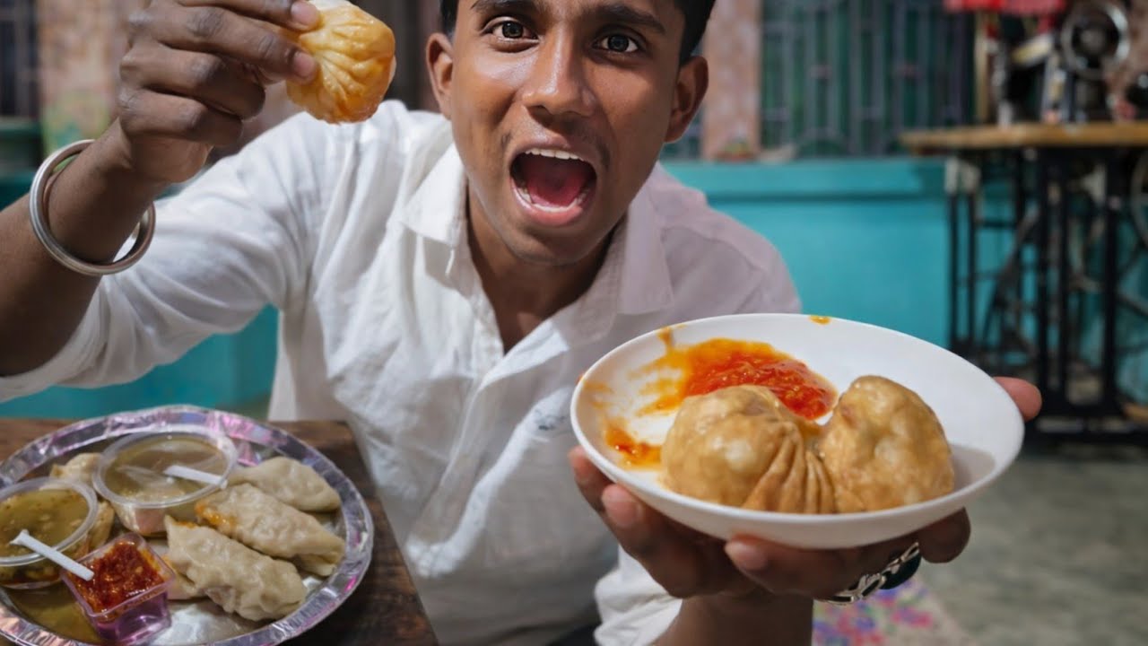আজ হঠাৎ করে সবাই মিলে মোমো খেতে গেলাম 😱।