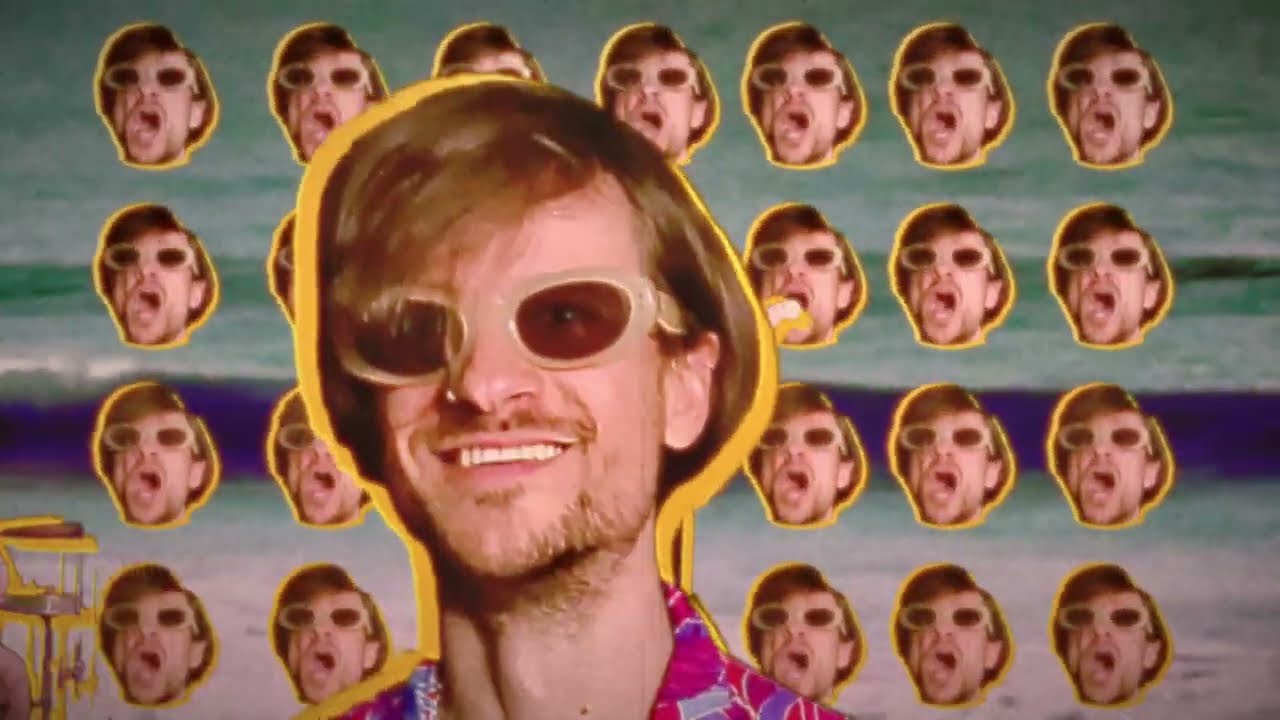 Sierpień - Surf (Music Video)
